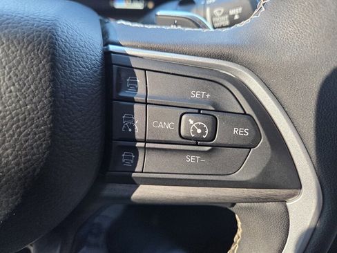 Used 2024 Jeep Grand Cherokee L Limited w/ Luxury Tech Group II AWD/4WD image 16