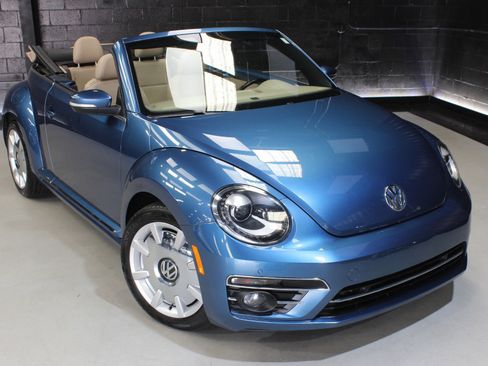 Used 2018 Volkswagen Beetle 2.0T SE w/ SE Premium Package image 54
