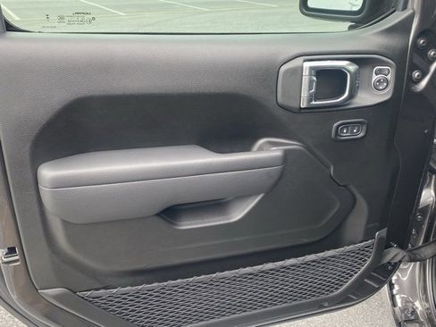 New 2025 Jeep Gladiator Sport image 12