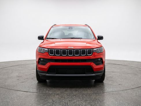 Used 2025 Jeep Compass Limited AWD/4WD image 2