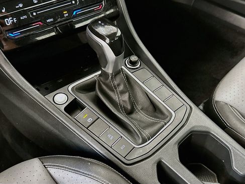 Used 2025 Volkswagen Jetta SE FWD image 25