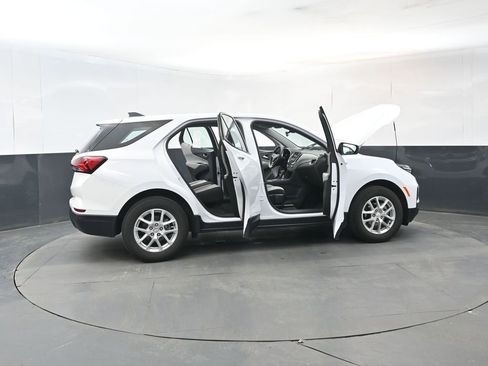 Used 2024 Chevrolet Equinox LS image 27