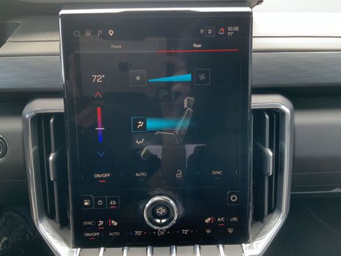 Used 2026 GMC Acadia Elevation w/ Elevation Premium Package AWD/4WD image 36