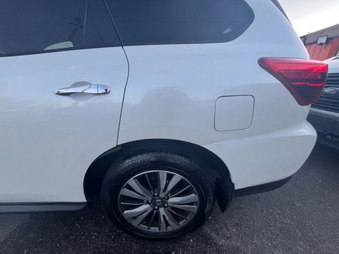 Used 2017 Nissan Pathfinder SL image 8