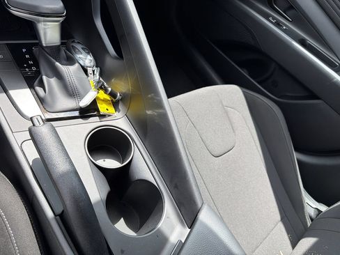 Certified 2025 Hyundai Elantra Sport FWD image 33