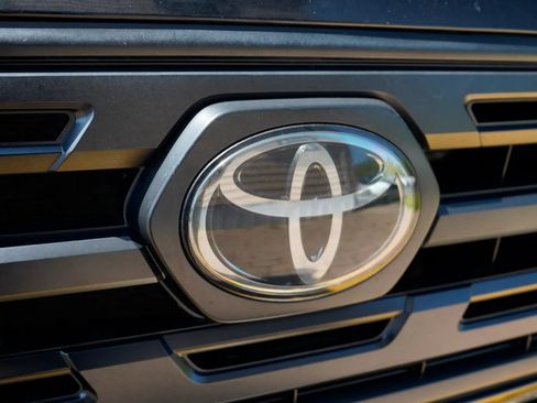 Used 2019 Toyota Tacoma SR w/ SR Convenience Package AWD/4WD image 10