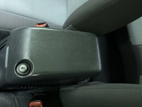 Used 2005 Jeep Wrangler Unlimited AWD/4WD image 24