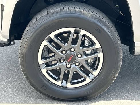 Used 2025 Toyota Tacoma TRD Sport AWD/4WD image 32