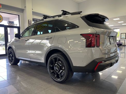 Used 2024 Kia Sorento SX Prestige w/ Sage Leather Package AWD/4WD image 3