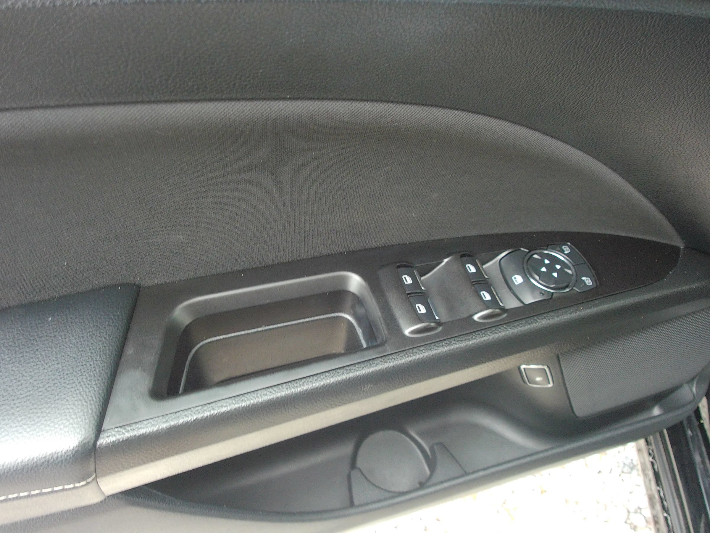 Used 2017 Ford Fusion SE w/ Equipment Group 601A FWD image 11