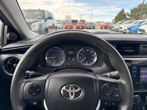 Used 2018 Toyota Corolla L image 18