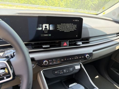 New 2026 Kia Carnival EX FWD image 21