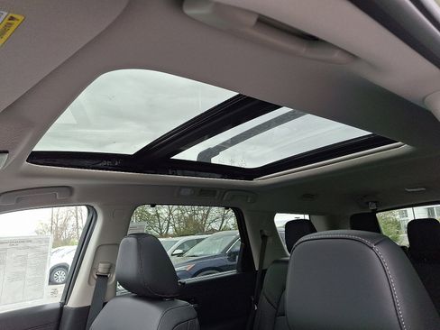 New 2025 Nissan Pathfinder SL w/ SL Premium Package image 8