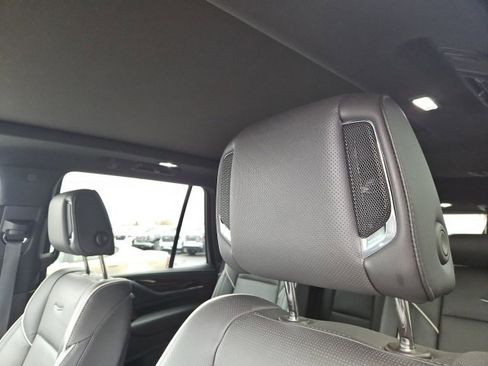 Used 2021 Cadillac Escalade Premium Luxury image 29