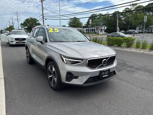 Certified 2025 Volvo XC40 B5 Plus AWD/4WD image 6