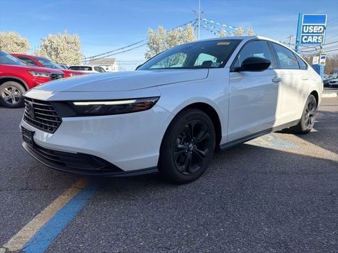 Certified 2025 Honda Accord SE image 1