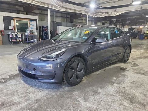 Used 2023 Tesla Model 3 Standard Range RWD image 5