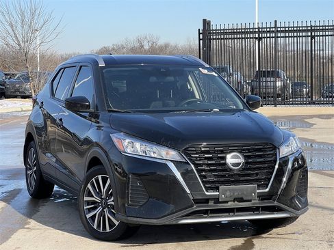 Certified 2024 Nissan Kicks SV image 2