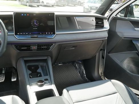 Certified 2026 Volkswagen Tiguan SE R-Line AWD/4WD image 22