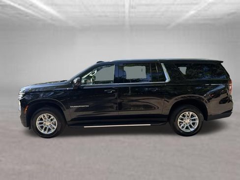 Used 2025 Chevrolet Suburban LT AWD/4WD image 2