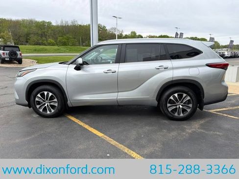 Used 2023 Toyota Highlander XLE AWD/4WD image 5