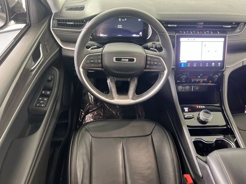 Used 2023 Jeep Grand Cherokee Limited w/ Black Appearance Package image 21