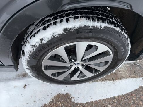 Used 2022 Subaru Outback Premium image 8