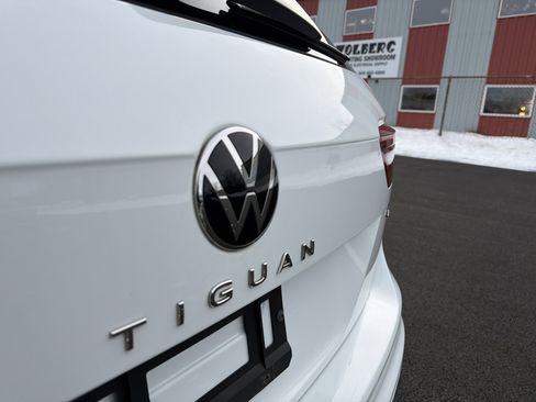 Certified 2022 Volkswagen Tiguan SE w/ Panoramic Sunroof Package image 33