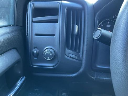 Used 2018 Chevrolet Silverado 1500 Custom w/ Custom Value Package AWD/4WD image 17