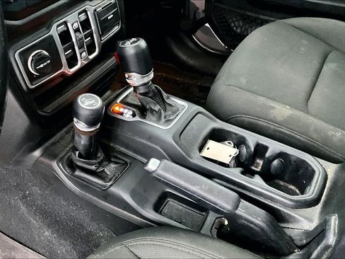 Used 2018 Jeep Wrangler Unlimited Sport S image 18