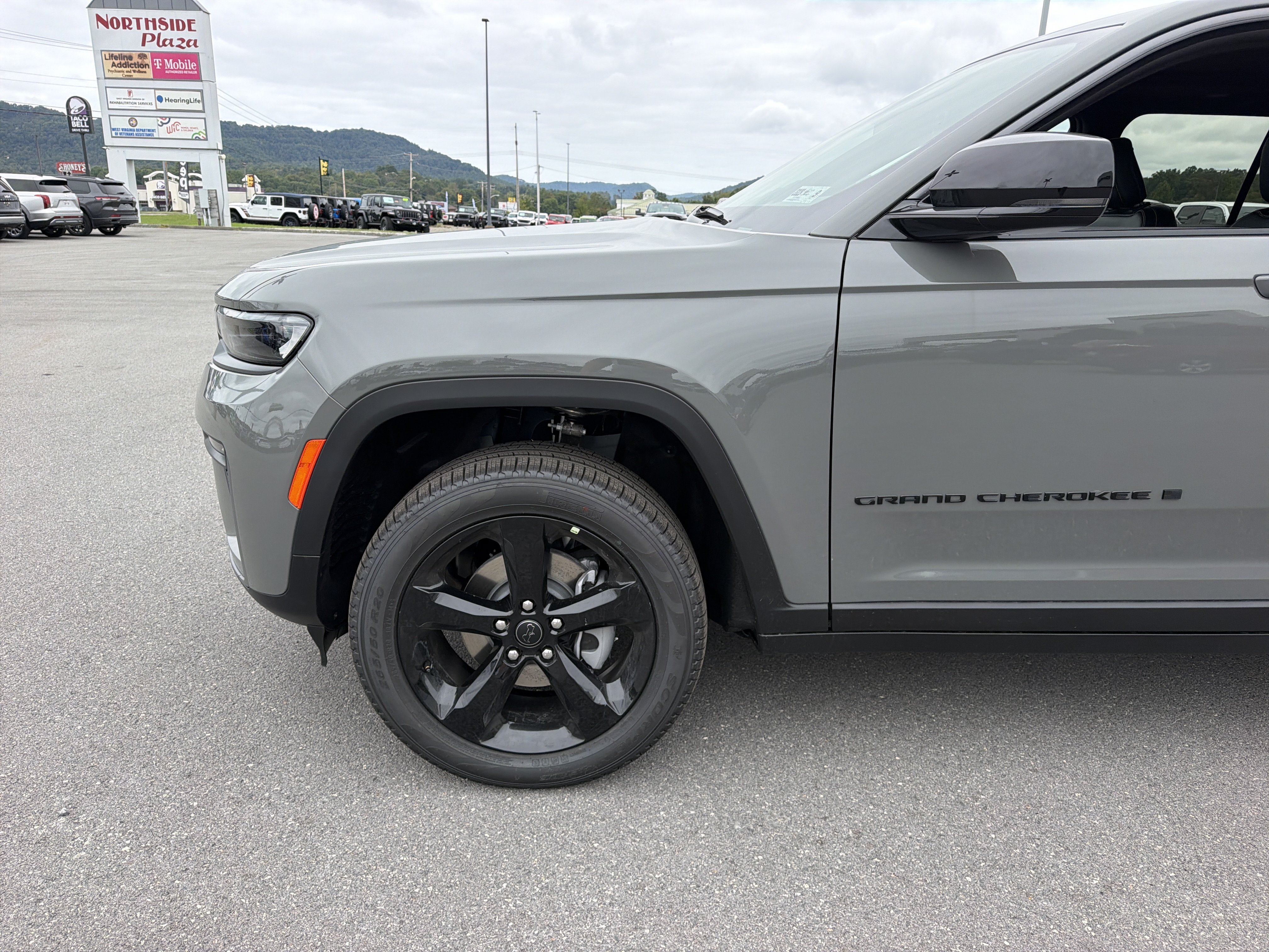 New 2027 Jeep Grand Cherokee Limited w/ Limited Altitude Package AWD/4WD image 18