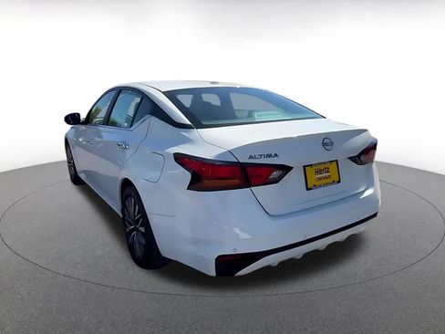 Used 2025 Nissan Altima 2.5 SV FWD image 11