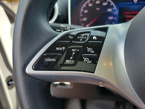 Used 2024 Mercedes-Benz GLC 300 4MATIC image 16