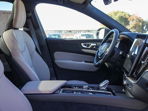 New 2026 Volvo XC60 B5 Plus w/ Climate Package PRO image 33