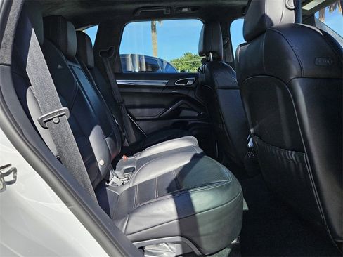 Used 2016 Porsche Cayenne Turbo image 33