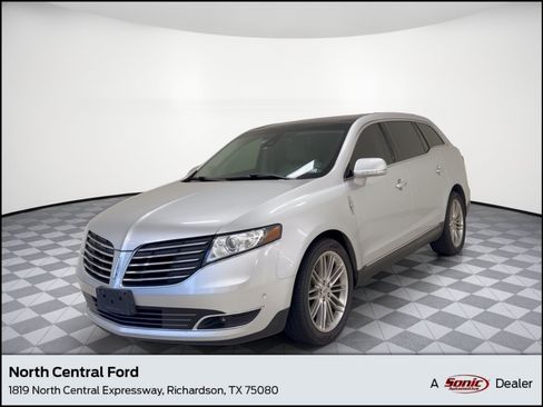 Used 2019 Lincoln MKT AWD image 1