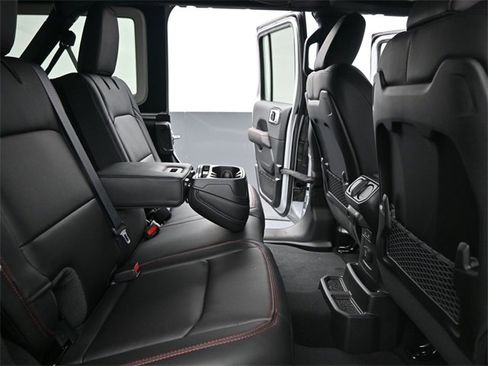 Used 2024 Jeep Wrangler Unlimited Rubicon w/ Capability Package image 25