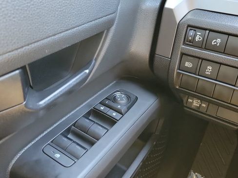 Certified 2024 Toyota Tacoma SR5 AWD/4WD image 22
