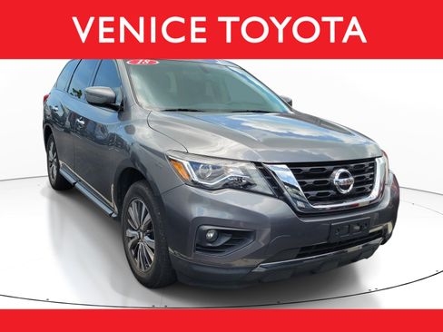 Used 2018 Nissan Pathfinder SV FWD image 1