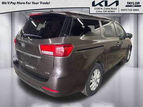 Used 2017 Kia Sedona LX w/ LX Essentials Premium Package image 5