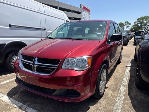 Used 2016 Dodge Grand Caravan American Value Package w/ UConnect Hands-Free Group FWD image 2