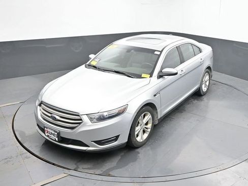 Used 2016 Ford Taurus SEL w/ Equipment Group 201A FWD image 13