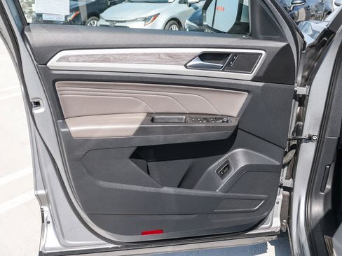 Used 2022 Volkswagen Atlas Cross Sport SE image 21