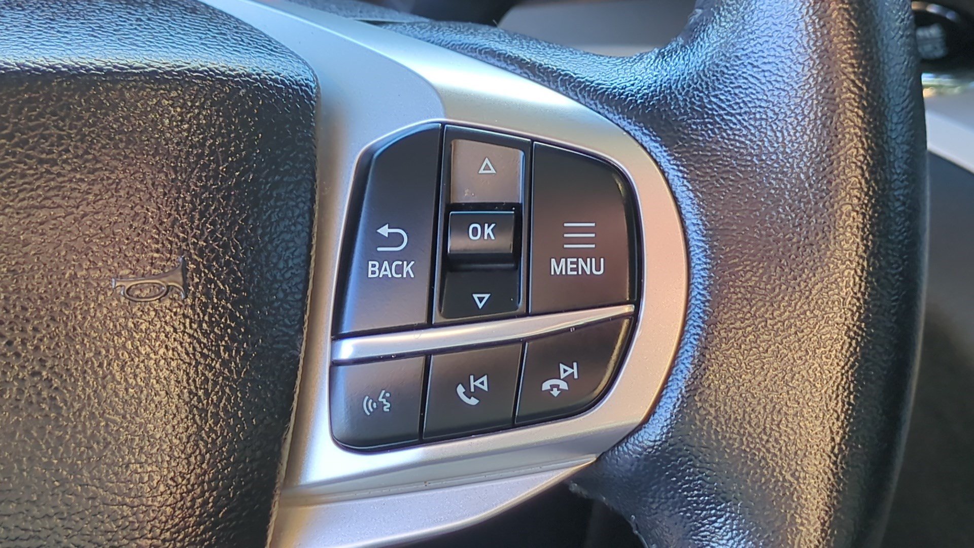 Used 2023 Ford Explorer XLT w/ Equipment Group 202A AWD/4WD image 17