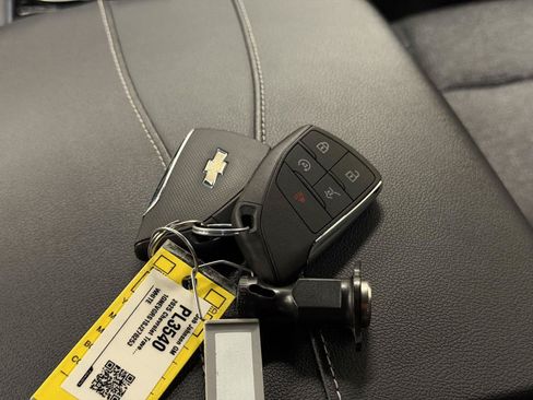 Used 2025 Chevrolet Traverse LT AWD/4WD image 41