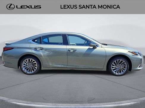 Used 2025 Lexus ES 300h Ultra Luxury w/ Accessory Package (Z2) FWD image 4