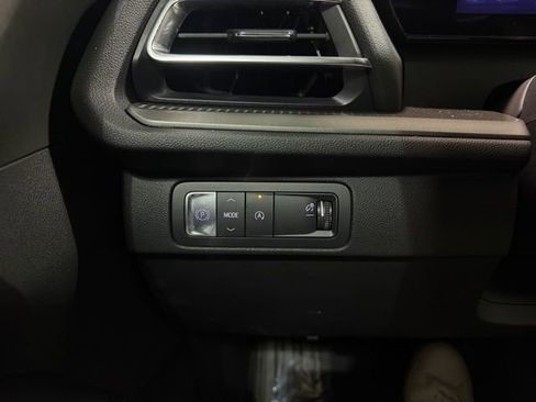 Certified 2025 Chevrolet Traverse LT image 17