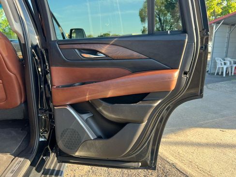 Used 2017 Cadillac Escalade Luxury AWD/4WD image 20