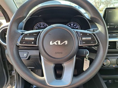 Used 2023 Kia Forte LXS image 9