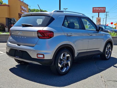 Used 2023 Hyundai Venue SEL FWD image 7